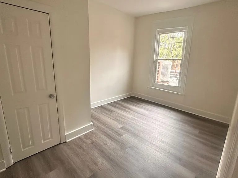 207 - 209 Locust St — Photo 3