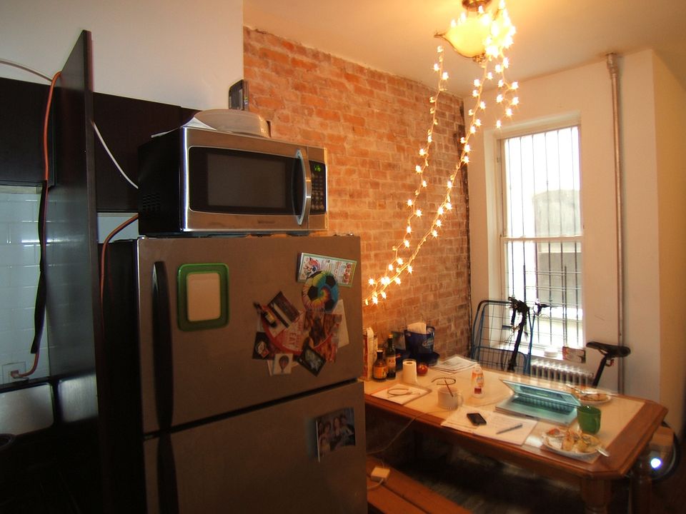 2nd image of 477 Chauncey St