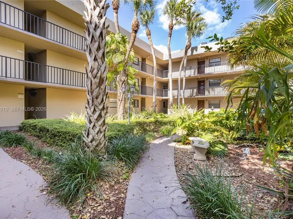 10855 SW 112th Ave APT 211, Miami, FL 33176