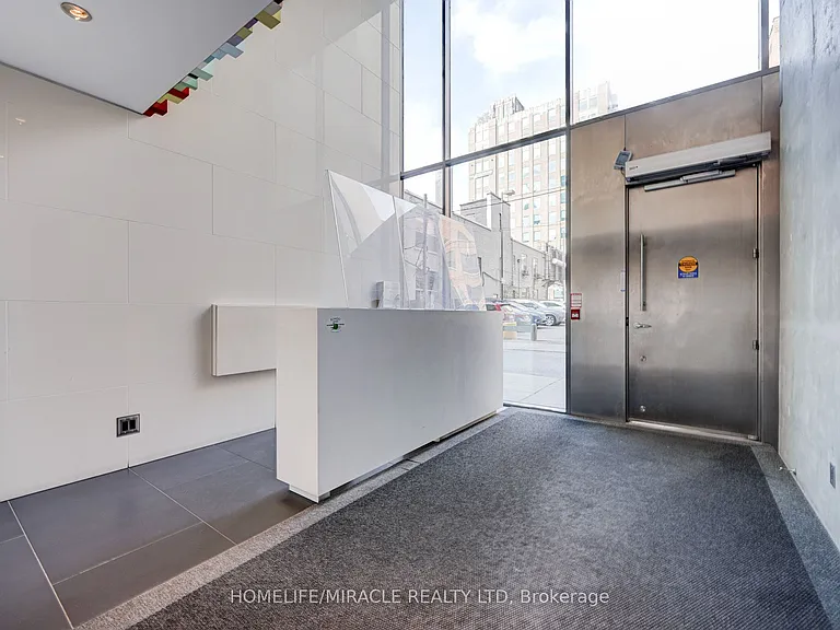25 Oxley St #701 — Photo 5