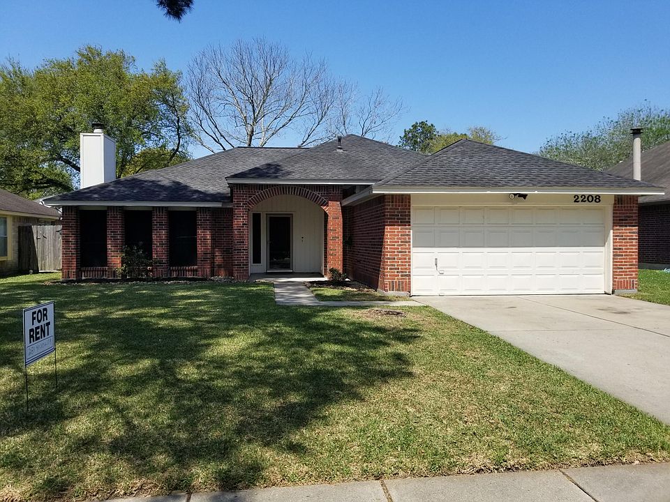 1st image of 2208 Castle Dr