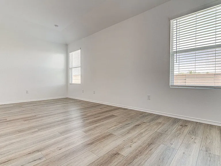 361 Madrid St — Photo 16