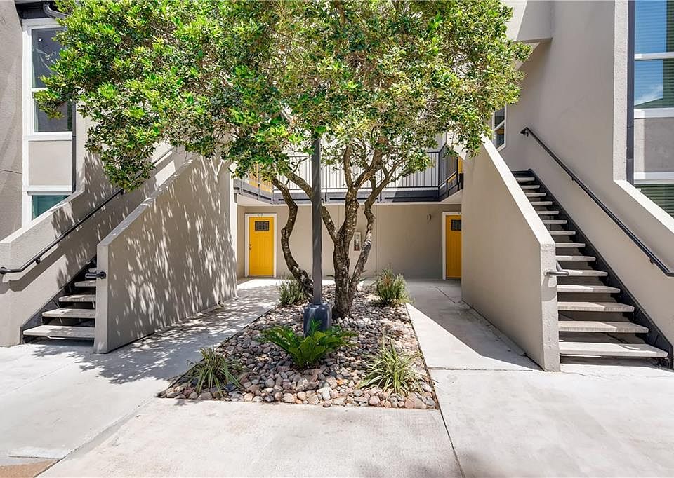 1st image of 935 La Posada Dr #133