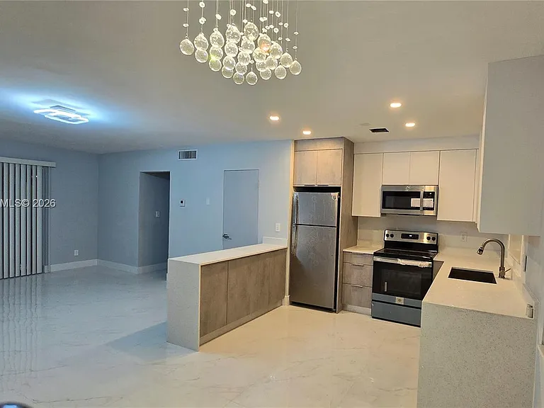 1722 Mayo St #207 — Photo 7
