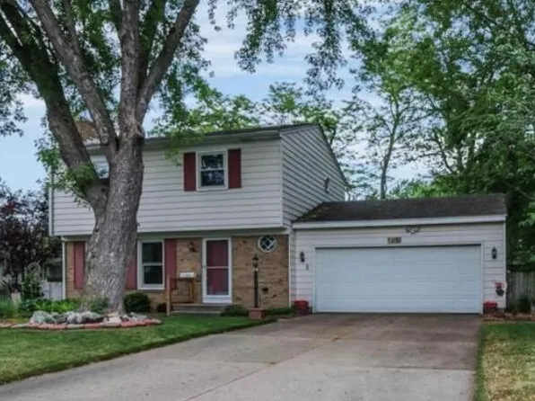 829 Silverleaf St SE, Kentwood, MI 49508