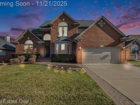 48082 Prestwyck Dr, Macomb, MI 48044