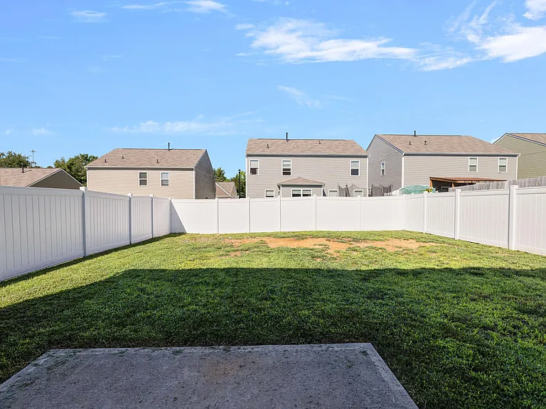 1124 Tay Sta — Photo 35