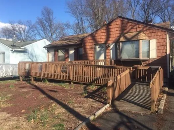 121 Creemer Ave, Iselin, NJ 08830