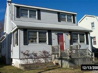 135 Baisley Ave, East Rockaway, NY 11518