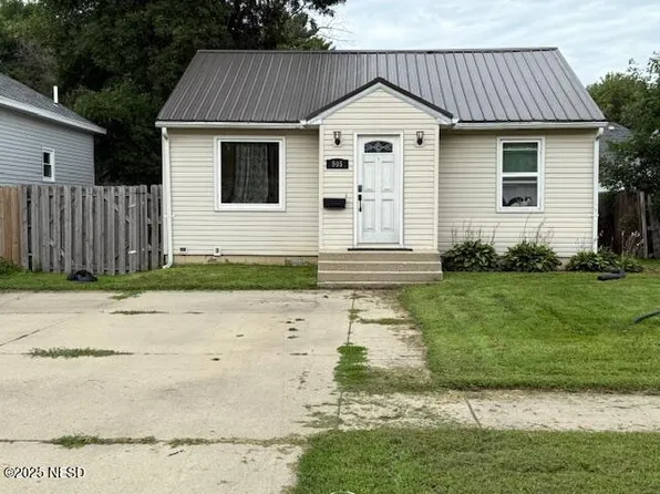 505 2nd St SE, Watertown, SD 57201