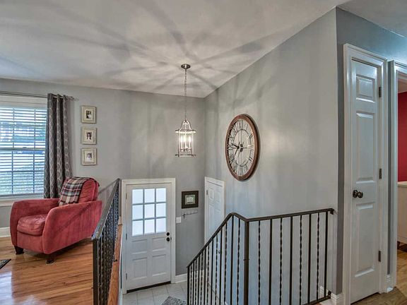 4th image of 2820 Vann Cir