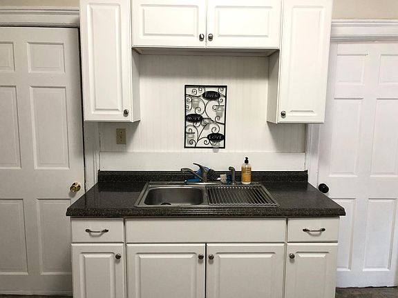 Entrance/ Kitchen Area