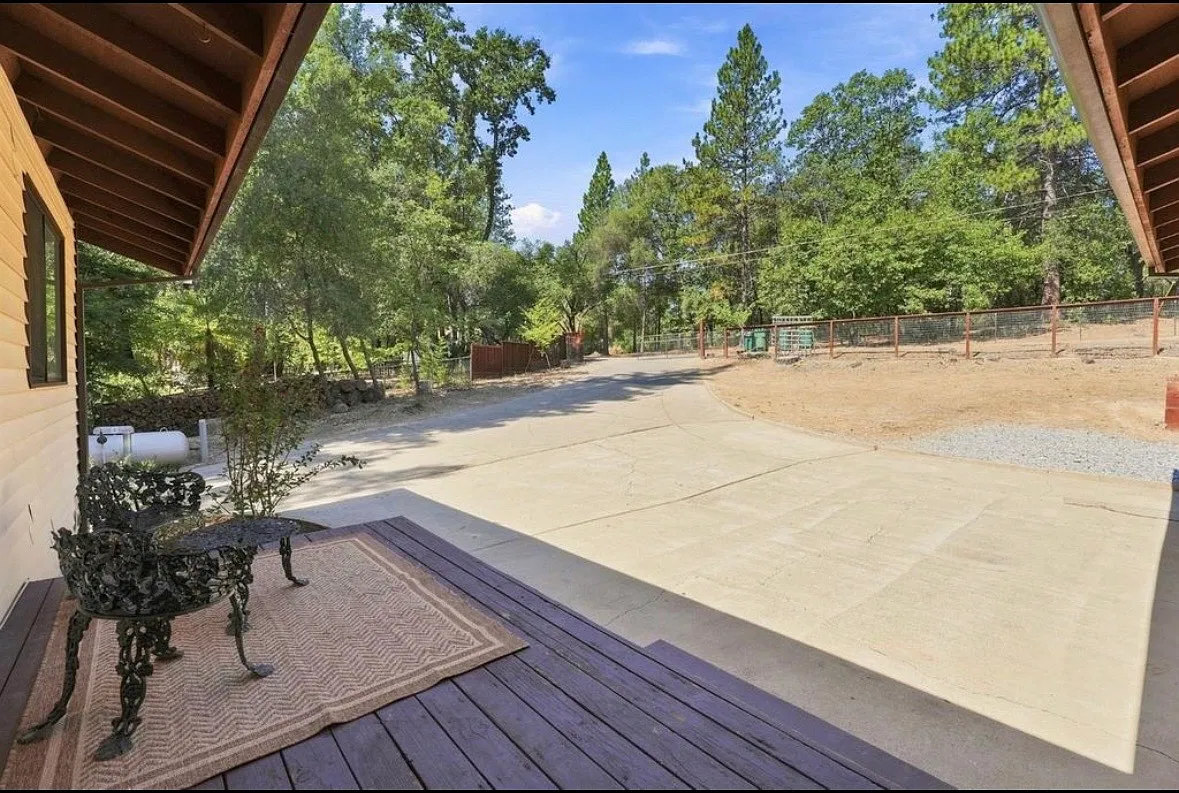 2777 Stone Ln — Photo 2