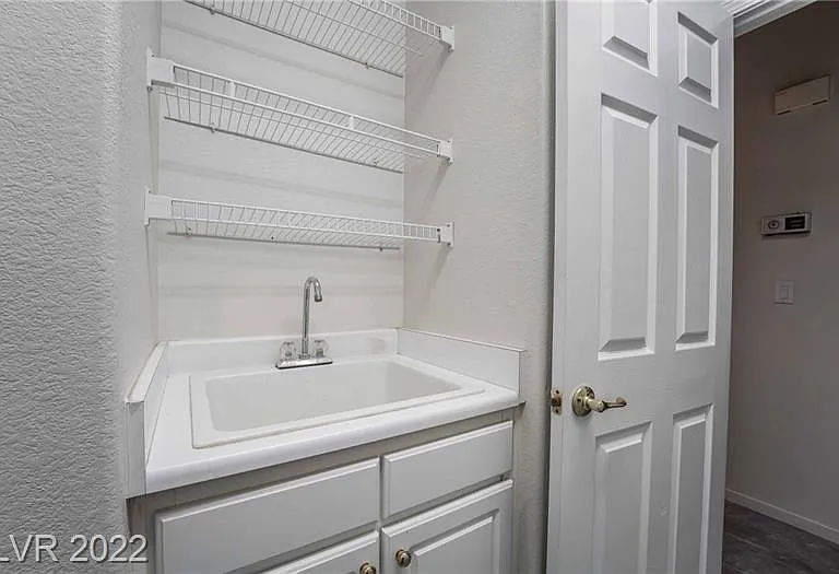 8043 Shadowvale Dr — Photo 24