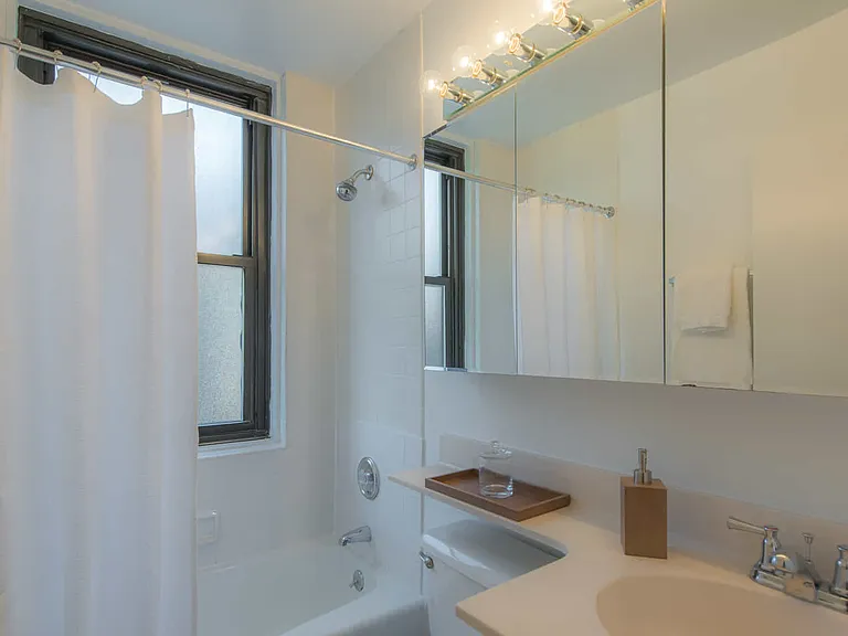 240 E 27th St #25A — Photo 23