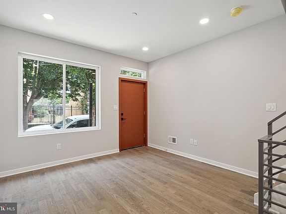 3rd image of 1838 N Marshall St