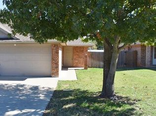 752 Stribling Cir, Azle, TX 76020