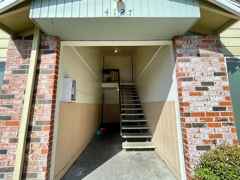 Hudson Court — Photo 9