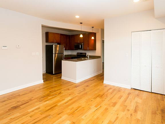 4th image of 7223 N Rogers Ave APT 2