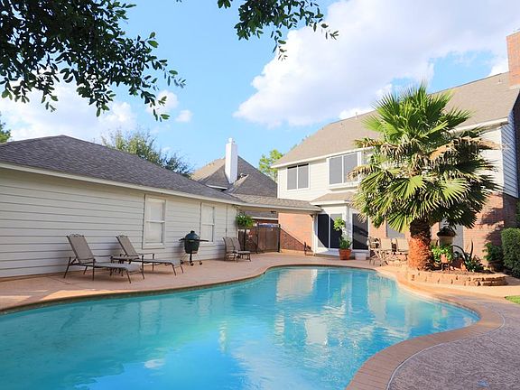 Look at the size of this pool.