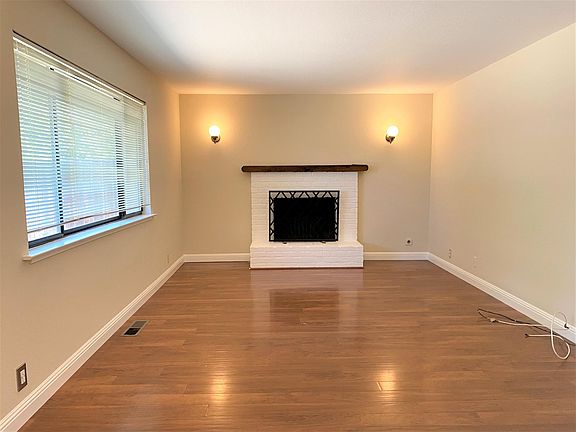 4th image of 22461 Saint Andrews Ave