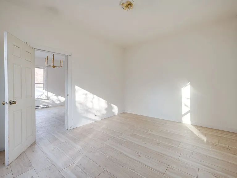 225 SE Spring St — Photo 10