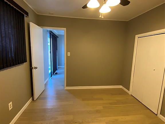 3rd image of 1184 Elm Ave