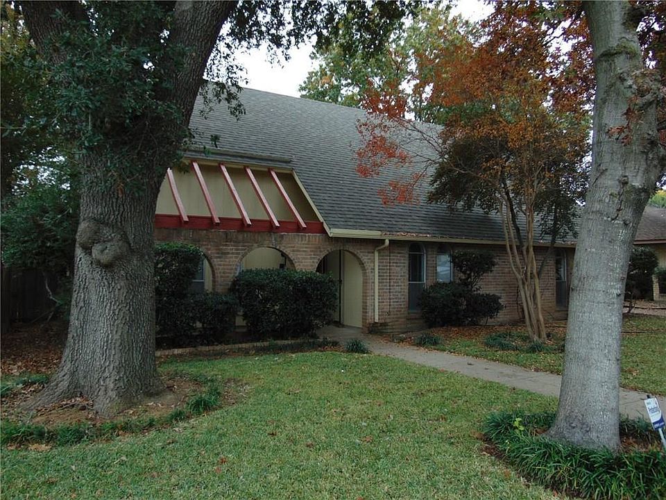 1st image of 2010 Garden Oaks Dr