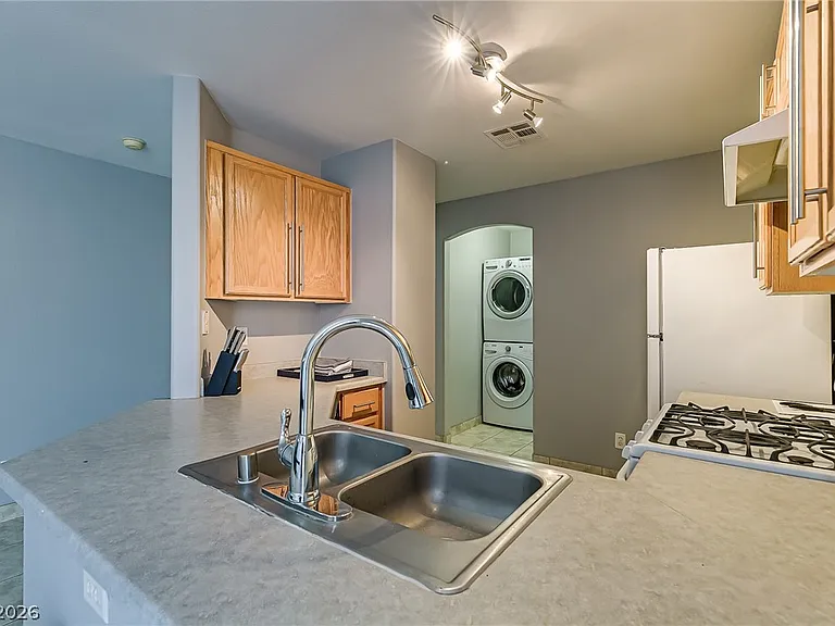 10010 Fragile Fields St — Photo 5