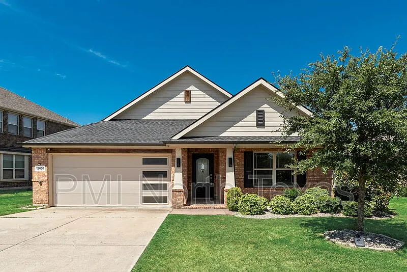 4 bed, 2.5 bath, 2143 sqft, $2,800 — Photo 4