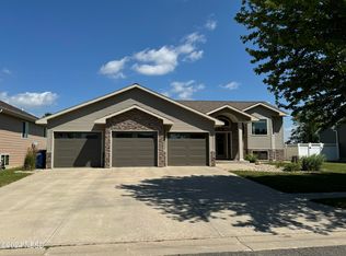 1816 10th St NE, Watertown, SD 57201