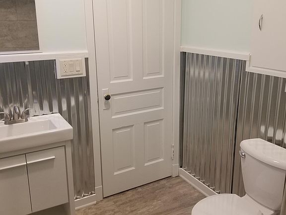 5th image of 341 N Clark St #2