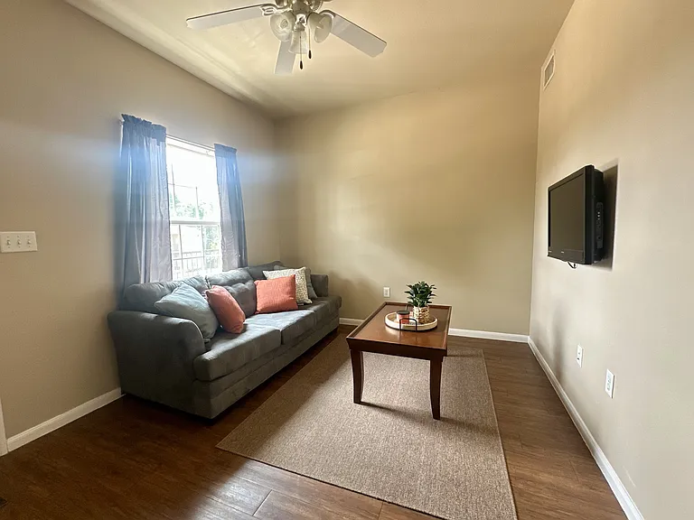 409 Nacogdoches St #24 — Photo 11