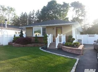 68 Oneida Ave, South Setauket, NY 11720