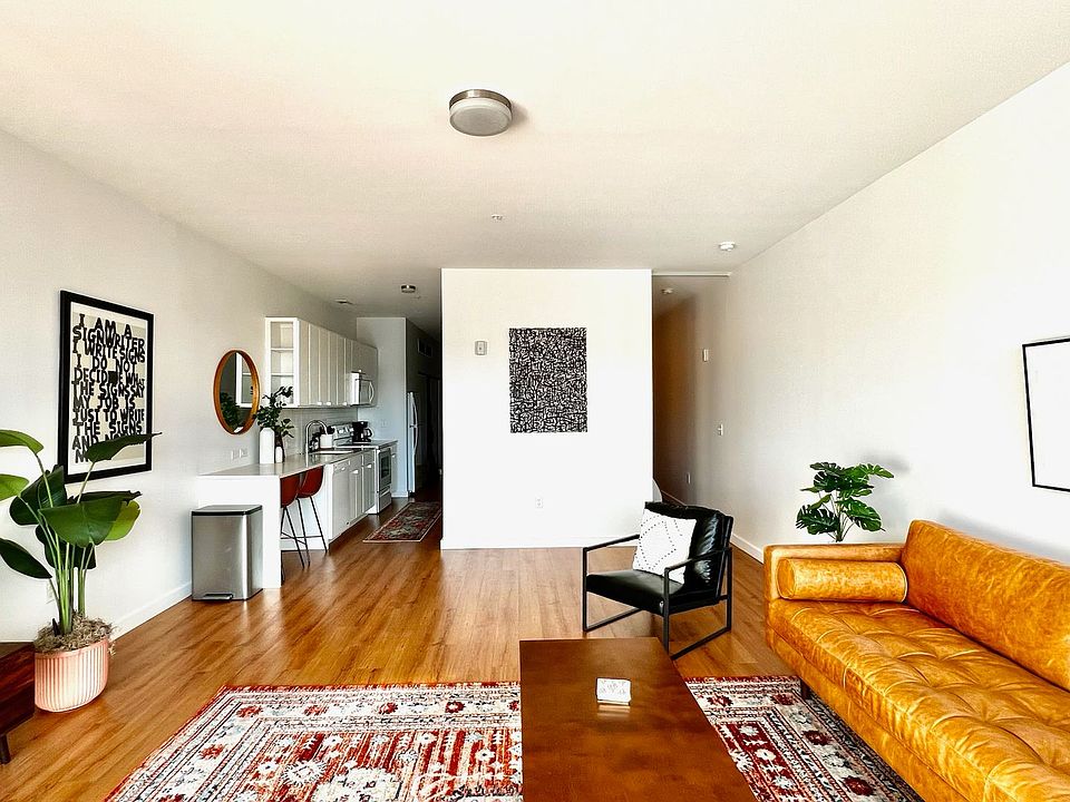 1st image of 1914 Main St #309
