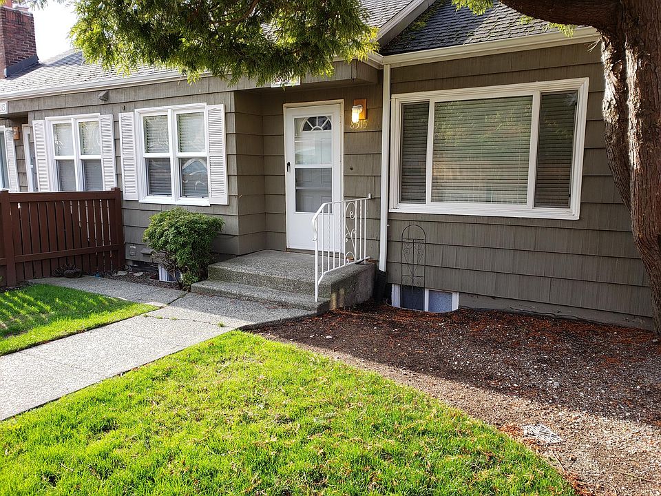 Fenced in, private front yard.