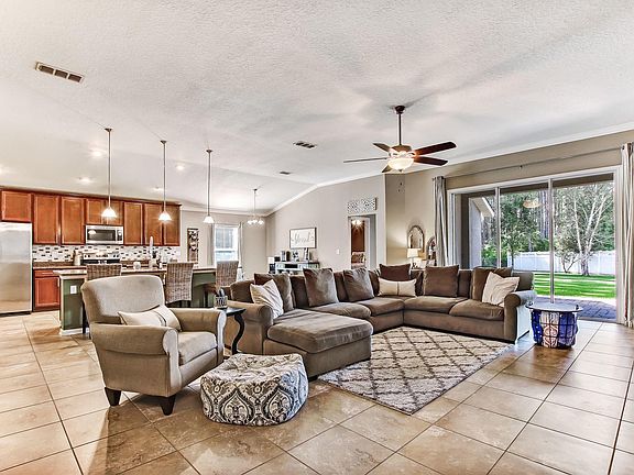 5th image of 909 Rose Garden Ct