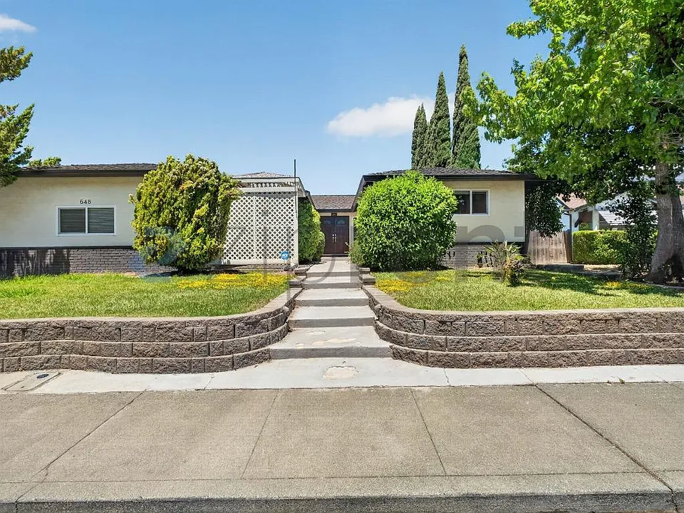 648 San Lorenzo St