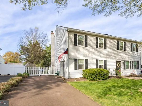 451 Indian Crest Dr, Harleysville, PA 19438