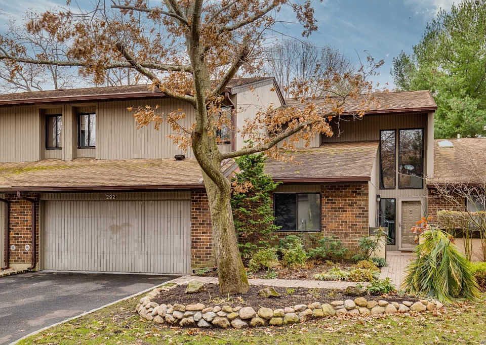 1st image of 292 Vista Dr