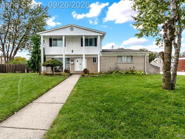 36319 Travis Dr, Sterling Heights, MI 48312