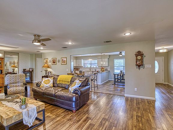 3rd image of 2225 San Jacinto Dr