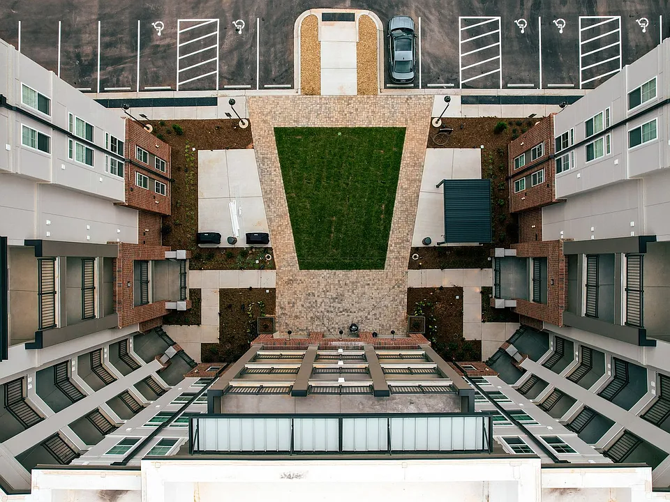 Building Photo 5