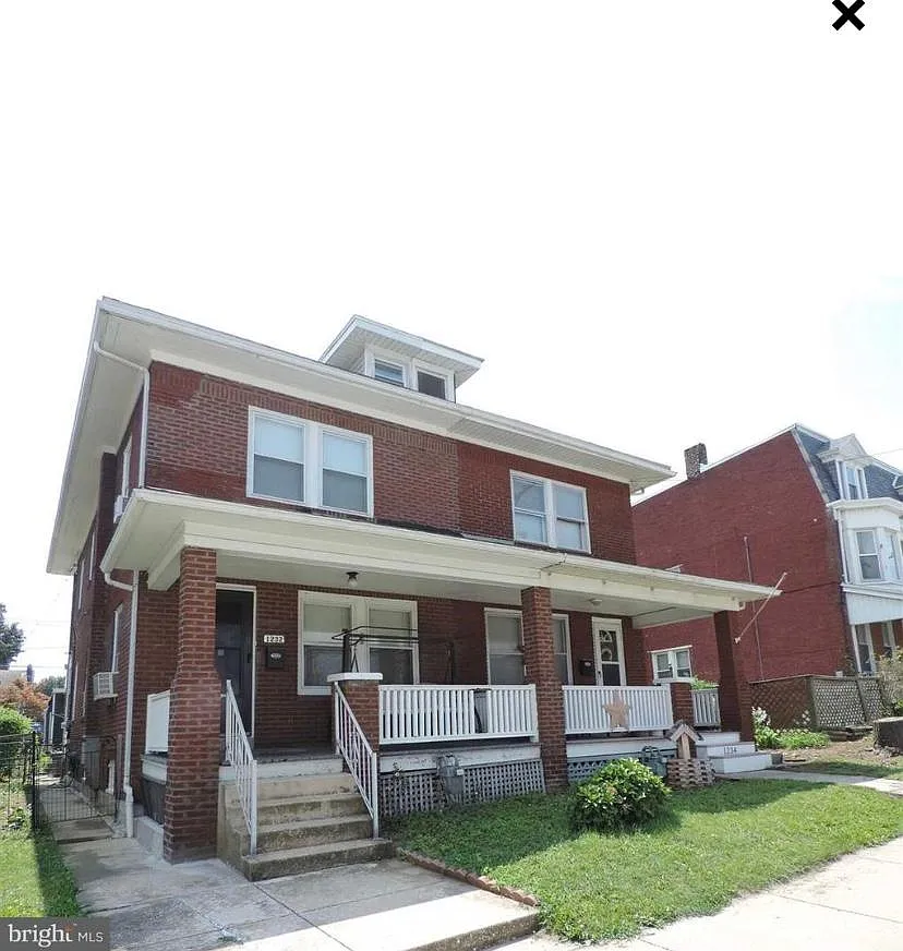 1232 W King St — Photo 1