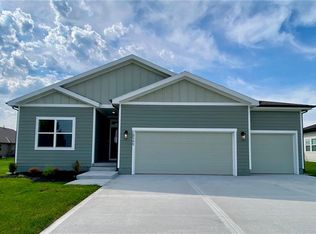 18549 W 193rd St, Spring Hill, KS 66083