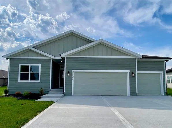 18549 W 193rd St, Spring Hill, KS 66083