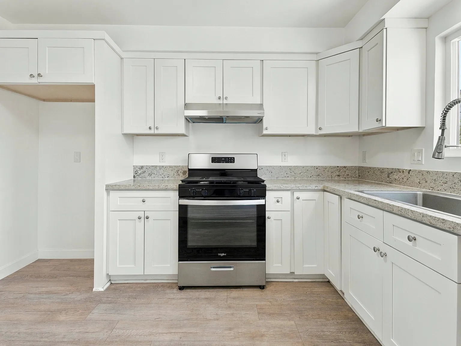 2 bed, 1052 sqft, $2,600 — Photo 3