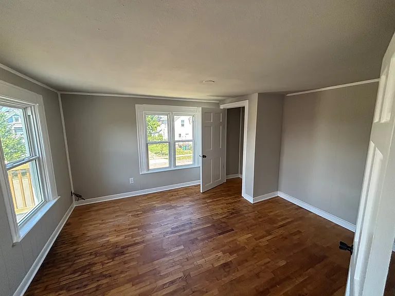 194 E 5th St #B — Photo 1