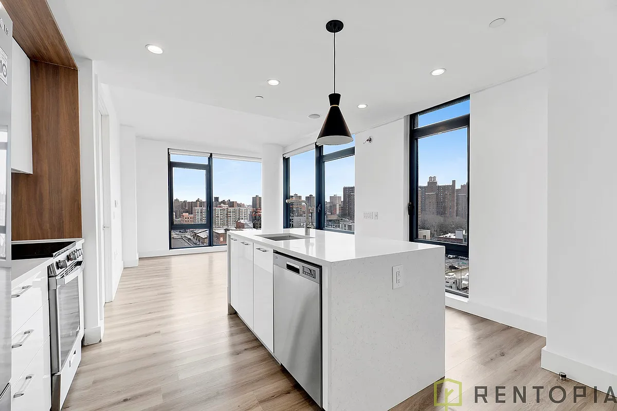 Building Photo - 224 E 135th St #1821N