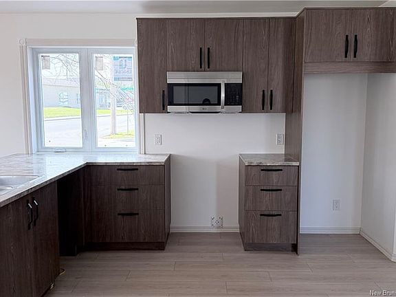 4th image of 369 Victoria St